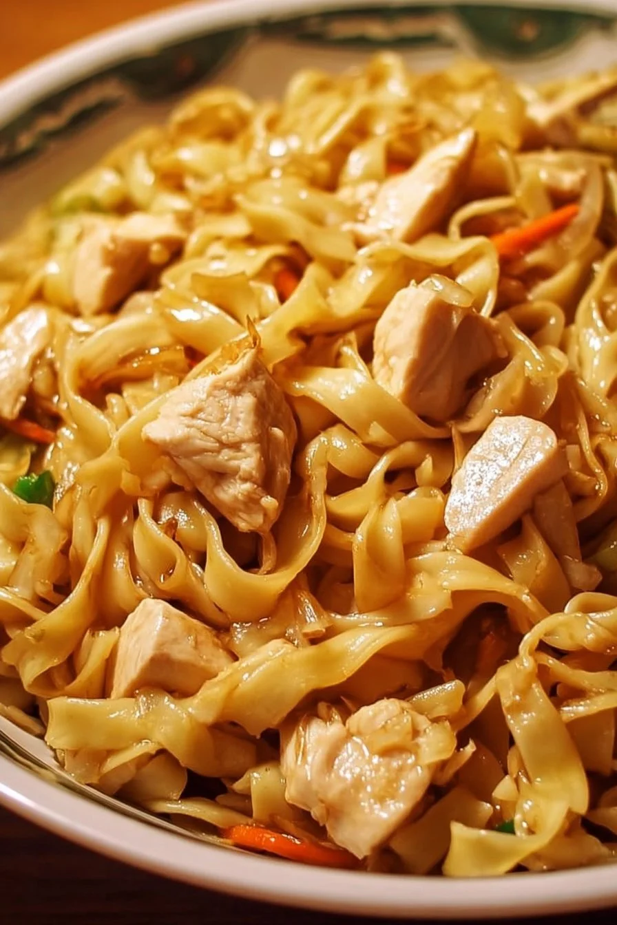 Recette de nouilles poulet faciles, un plat savoureux et rapide à préparer.