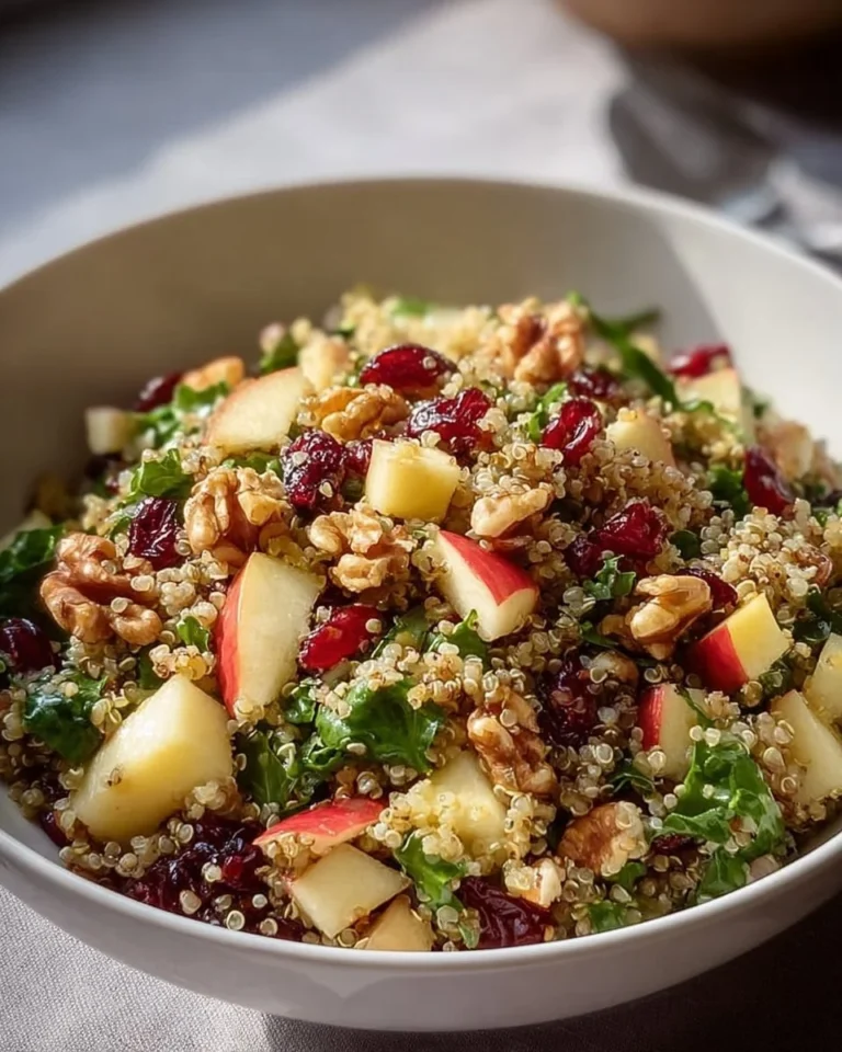 Salade de quinoa aux pommes avec légumes colorés et vinaigrette légère