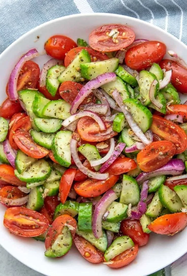 Salades délicieuses pour perdre du poids efficacement et sainement.