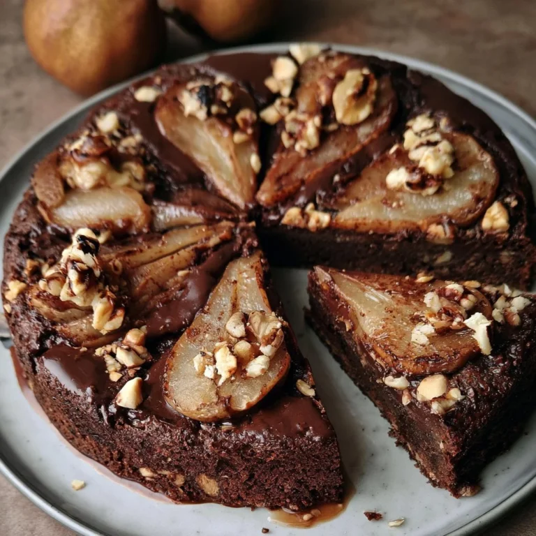 Gâteau Chocolat Noisette et Poire présentant un dessert gourmand avec chocolat et poires
