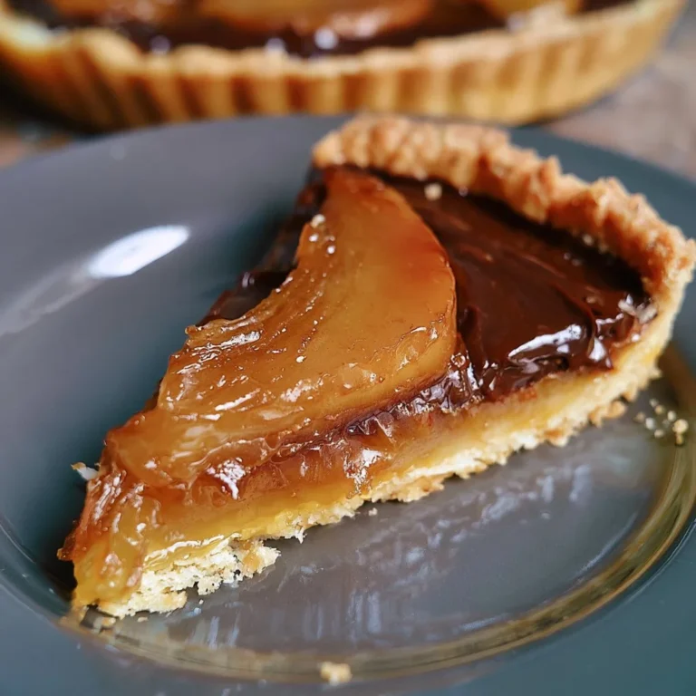 Tarte aux poires caramélisées et chocolat, un dessert gourmand et savoureux.
